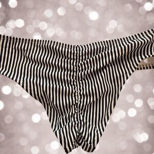 Ruched Bum Bikini Bottom‎ - M